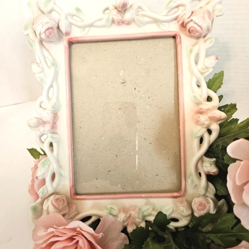 Elsa Glazed Soft Pastel 3D Pink Rose Buds & Green Leaves Table Frame 8